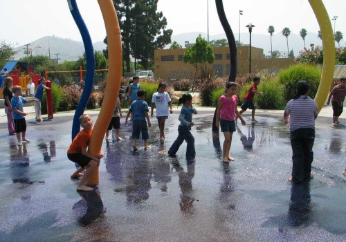 Are Water Stations Available Along the Fun Run Course in Glendale, California?